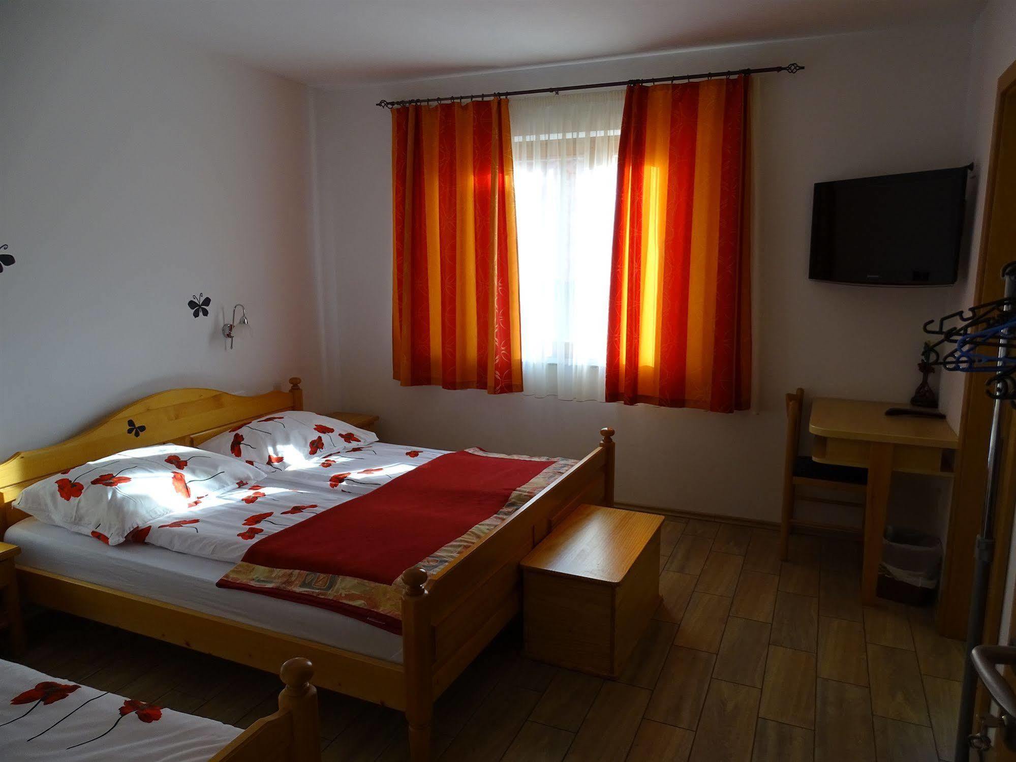 Guesthouse Mesec Zaplana Vrhnika Eksteriør bilde