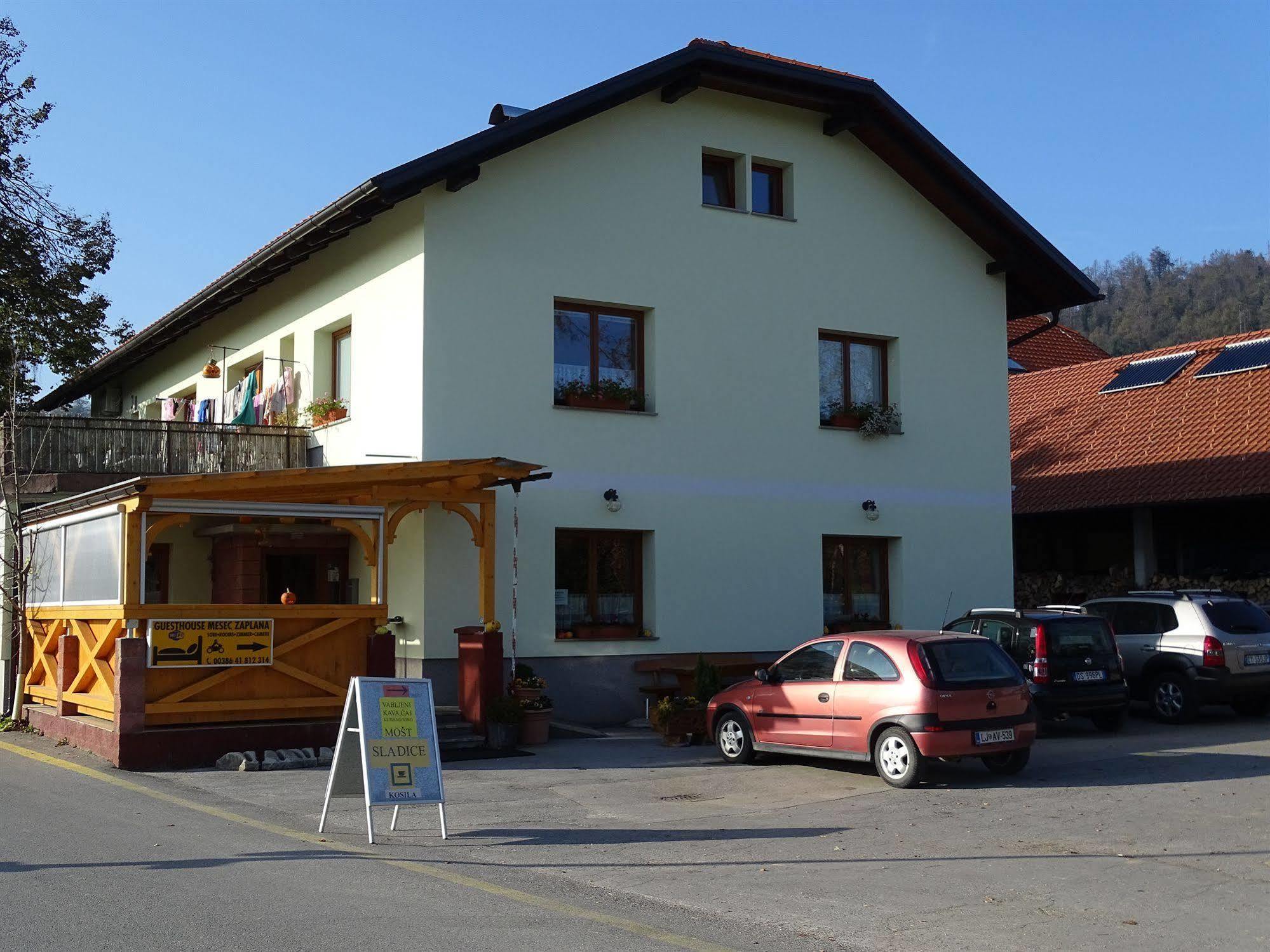 Guesthouse Mesec Zaplana Vrhnika Eksteriør bilde